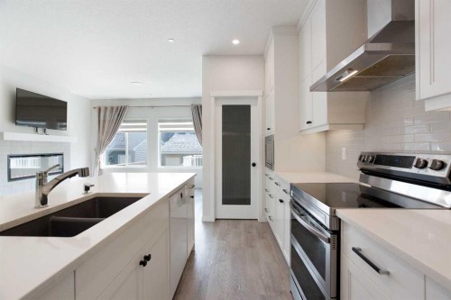 112 Lucas Street Nw, Calgary, AB - Indoor Photo Showing Kitchen With Stainless Steel Kitchen With Double Sink With Upgraded Kitchen