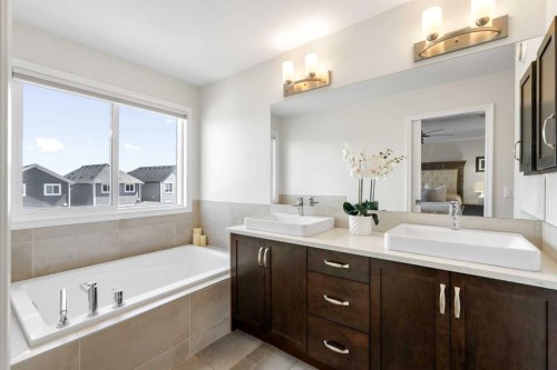 31 Magnolia Grove Se, Calgary, AB - Indoor Photo Showing Bathroom
