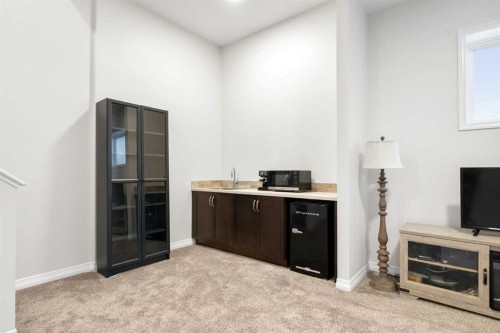 31 Magnolia Grove Se, Calgary, AB - Indoor