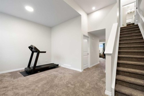 31 Magnolia Grove Se, Calgary, AB - Indoor