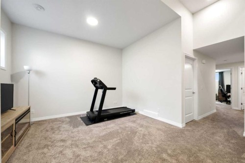 31 Magnolia Grove Se, Calgary, AB - Indoor Photo Showing Other Room