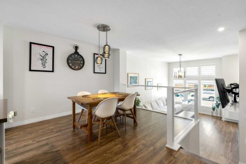31 Magnolia Grove Se, Calgary, AB - Indoor Photo Showing Dining Room