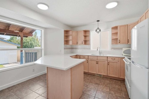 66 Arbour Wood Mews Nw, Calgary, AB - Indoor Photo Showing Kitchen