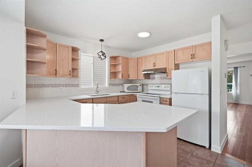 66 Arbour Wood Mews Nw, Calgary, AB - Indoor Photo Showing Kitchen