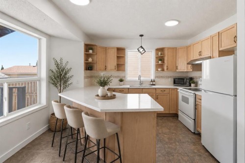66 Arbour Wood Mews Nw, Calgary, AB - Indoor Photo Showing Kitchen