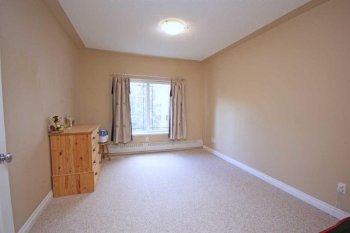 305-30 Discovery Ridge Close Sw, Calgary, AB - Indoor Photo Showing Other Room