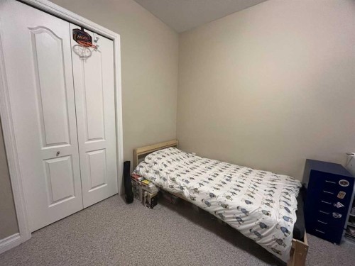 305-30 Discovery Ridge Close Sw, Calgary, AB - Indoor Photo Showing Bedroom
