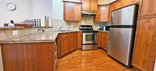 305-30 Discovery Ridge Close Sw, Calgary, AB - Indoor Photo Showing Kitchen