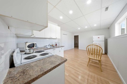 33 Martin Crossing Green Ne, Calgary, AB - Indoor Photo Showing Kitchen