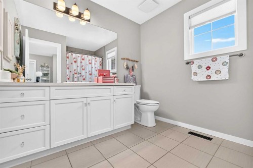 145 Kinniburgh Gardens, Chestermere, AB 