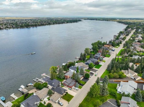 145 Kinniburgh Gardens, Chestermere, AB 