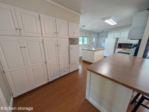 703 5 Avenue West, Brooks, AB - Indoor