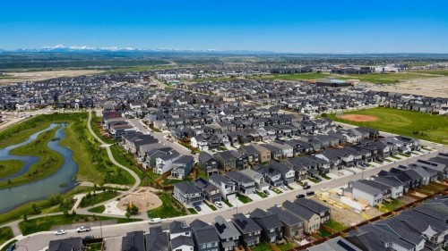 102 Setonstone Manor Se, Calgary, AB 