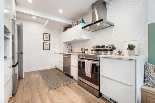 101-740 Bracewood Drive Sw, Calgary, AB - Indoor Photo Showing Kitchen