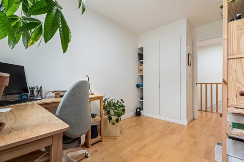 101-740 Bracewood Drive Sw, Calgary, AB - Indoor Photo Showing Office