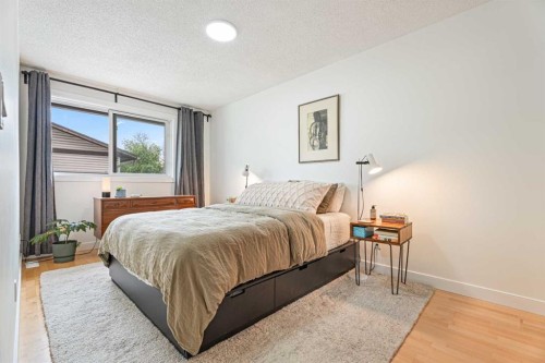 101-740 Bracewood Drive Sw, Calgary, AB - Indoor Photo Showing Bedroom
