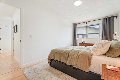 101-740 Bracewood Drive Sw, Calgary, AB - Indoor Photo Showing Bedroom