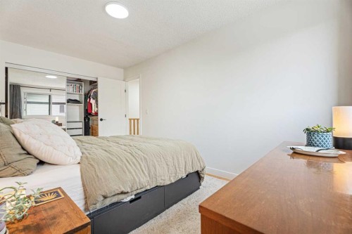 101-740 Bracewood Drive Sw, Calgary, AB - Indoor Photo Showing Bedroom
