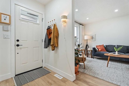 101-740 Bracewood Drive Sw, Calgary, AB - Indoor Photo Showing Other Room