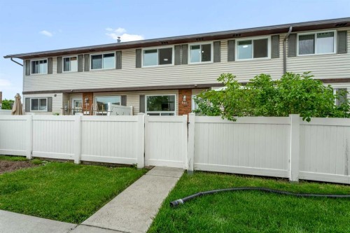 101-740 Bracewood Drive Sw, Calgary, AB - Outdoor