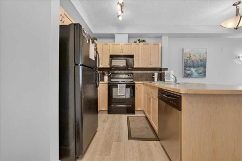 2103-211 Aspen Stone Boulevard Sw, Calgary, AB - Indoor Photo Showing Kitchen