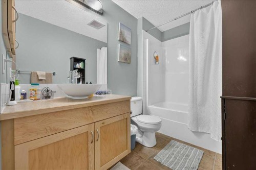 2103-211 Aspen Stone Boulevard Sw, Calgary, AB - Indoor Photo Showing Bathroom