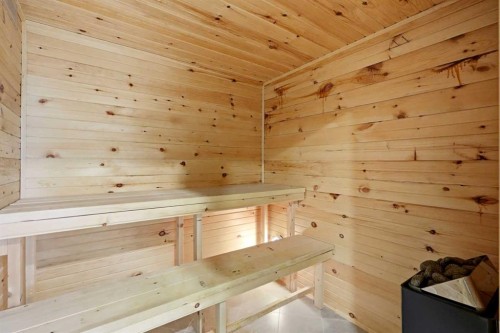 201 Marina Key, Chestermere, AB - Indoor Photo Showing Other Room