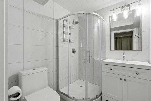 201 Marina Key, Chestermere, AB - Indoor Photo Showing Bathroom
