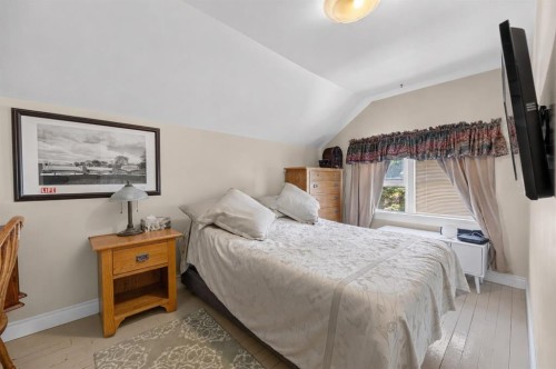 2109 21 Avenue, Bowden, AB - Indoor Photo Showing Bedroom