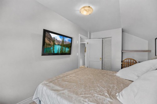 2109 21 Avenue, Bowden, AB - Indoor Photo Showing Bedroom