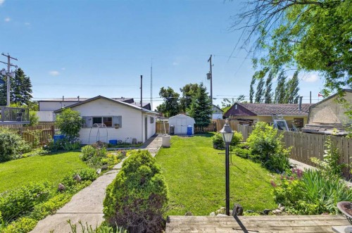 2109 21 Avenue, Bowden, AB - Outdoor