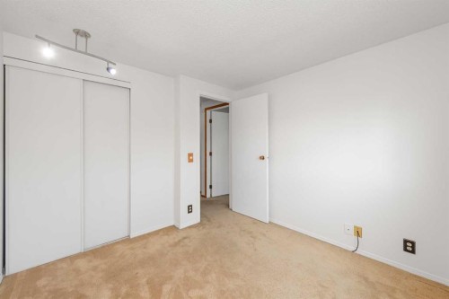 78 Queen Anne Close Se, Calgary, AB 