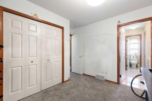 51 Mckenzie Lake Crescent Se, Calgary, AB 