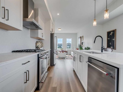 6106-200 Southridge Drive, Okotoks, AB - Indoor Photo Showing Kitchen With Stainless Steel Kitchen With Upgraded Kitchen