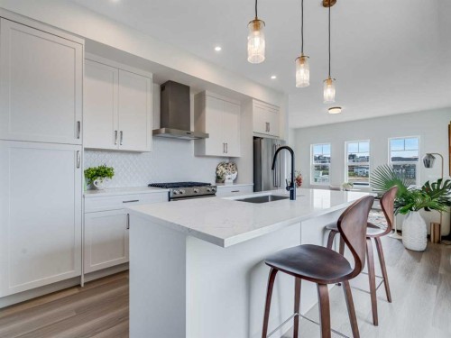 6106-200 Southridge Drive, Okotoks, AB - Indoor Photo Showing Kitchen With Upgraded Kitchen