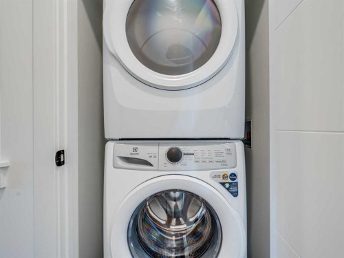6106-200 Southridge Drive, Okotoks, AB - Indoor Photo Showing Laundry Room