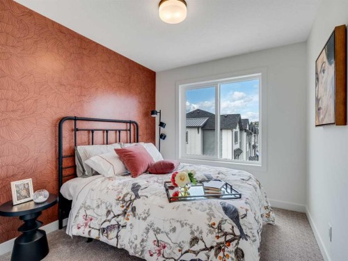 6106-200 Southridge Drive, Okotoks, AB - Indoor Photo Showing Bedroom