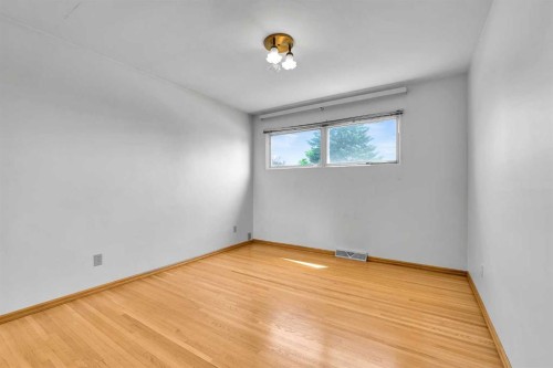 5247 Thomas Street Ne, Calgary, AB 