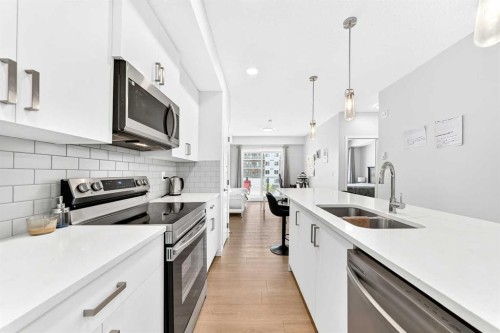3211-33 Carringham Gate Nw, Calgary, AB 