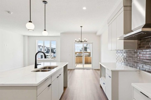 89 Heritage Park, Cochrane, AB - Indoor Photo Showing Kitchen With Double Sink With Upgraded Kitchen