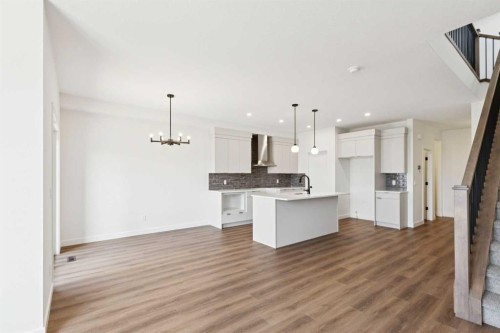 89 Heritage Park, Cochrane, AB - Indoor Photo Showing Kitchen
