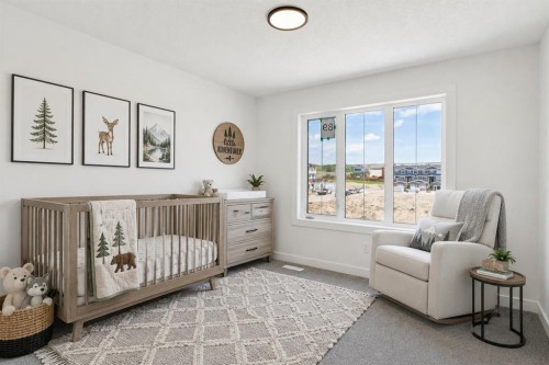 89 Heritage Park, Cochrane, AB - Indoor Photo Showing Bedroom