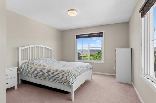 58 Evansview Road Nw, Calgary, AB - Indoor Photo Showing Bedroom
