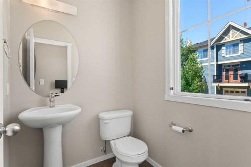 58 Evansview Road Nw, Calgary, AB - Indoor Photo Showing Bathroom