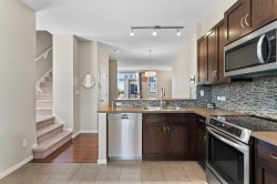 58 Evansview Road NW Calgary, AB T3P 0L2