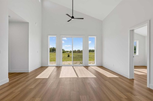 8 Diamond Valley Close, Carbon, AB - Indoor Photo Showing Other Room