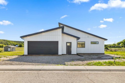 8 Diamond Valley Close, Carbon, AB - Outdoor