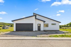 8 Diamond Valley Close Carbon, AB T0M 0L0
