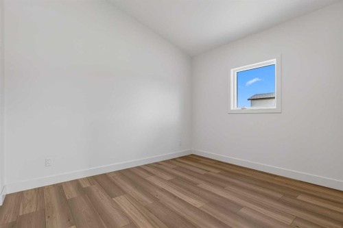 8 Diamond Valley Close, Carbon, AB - Indoor Photo Showing Other Room