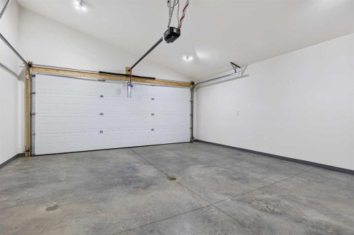 8 Diamond Valley Close, Carbon, AB - Indoor Photo Showing Garage